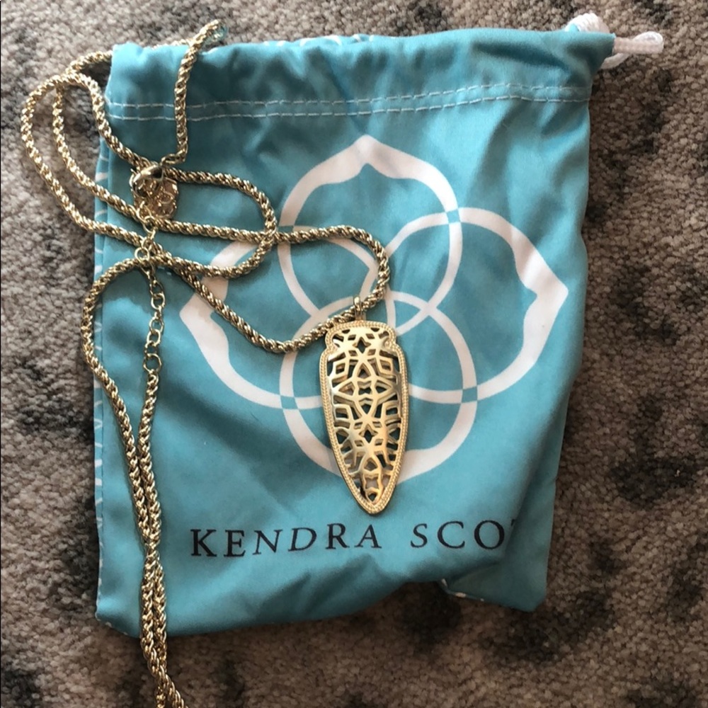 Kendra Scott necklace